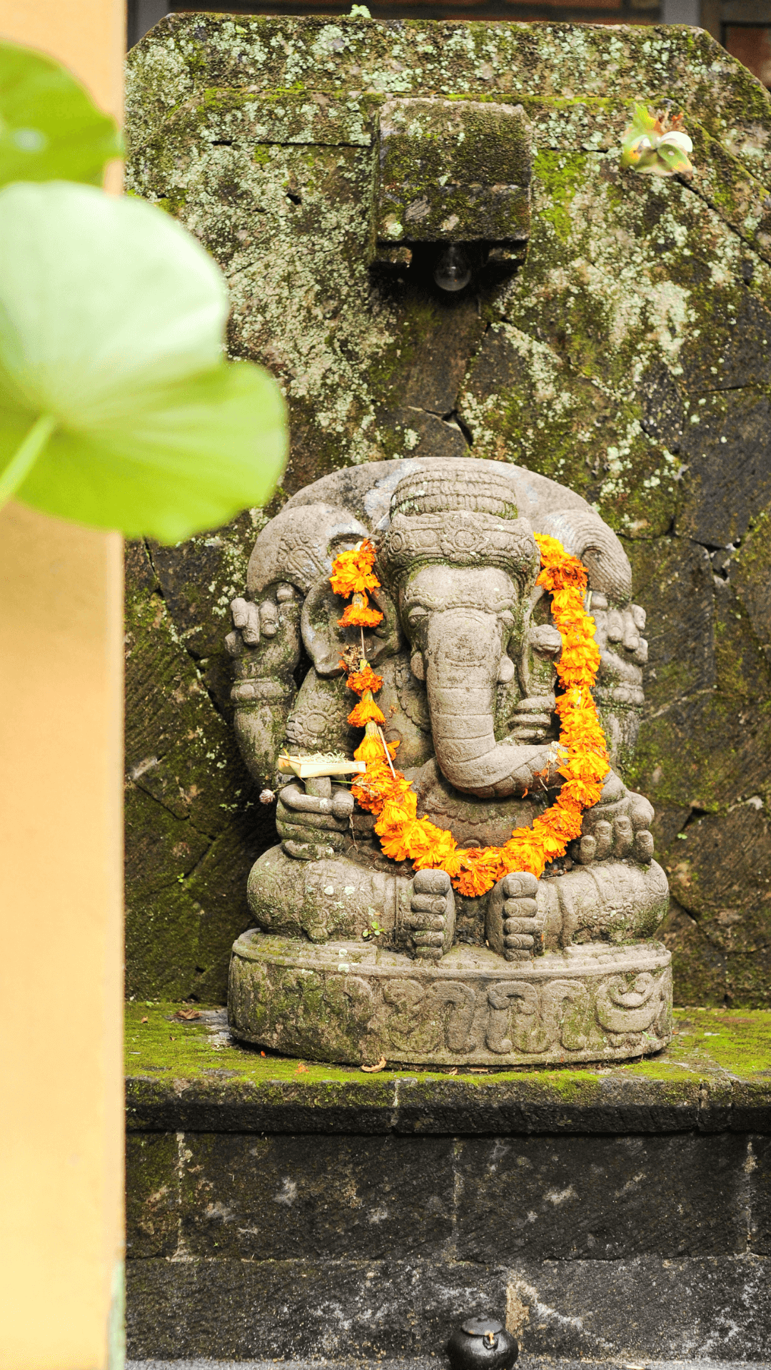 Which type of Ganesha idol is good for home?