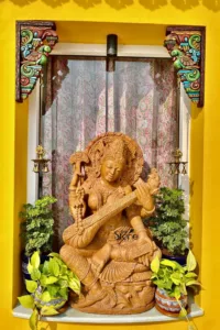 stone saraswati statue placement in Maharashtra